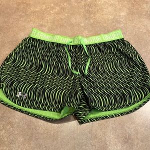 Womens Under Armour shorts tags ripped out see pics for measurements.
